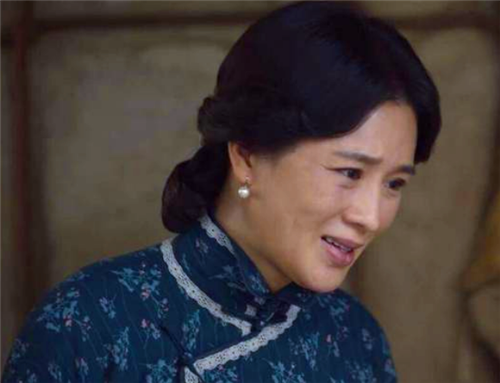 则是陈独秀与第二任妻子高君曼所生,高君曼是高晓岚的同父异母的妹妹