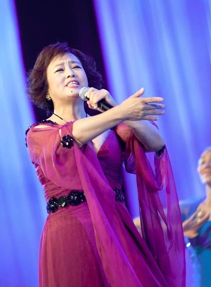 春晚常客朱明瑛引领儿子走出恐婚阴影后她吃起了儿媳的醋