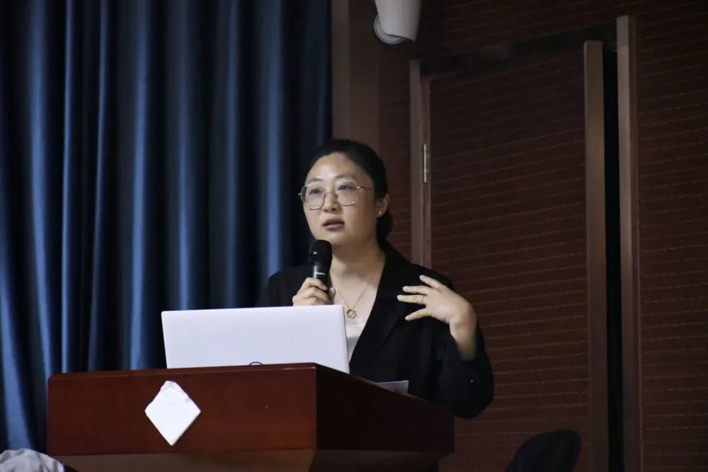 刘青老师为在座的师生科普了造血干细胞的知识.