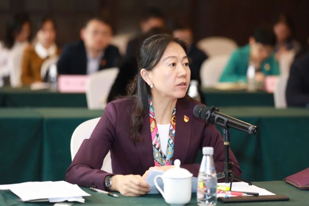 尹冬梅表示,我们党始终重视用马克思主义中国化的最新成果来教育青年