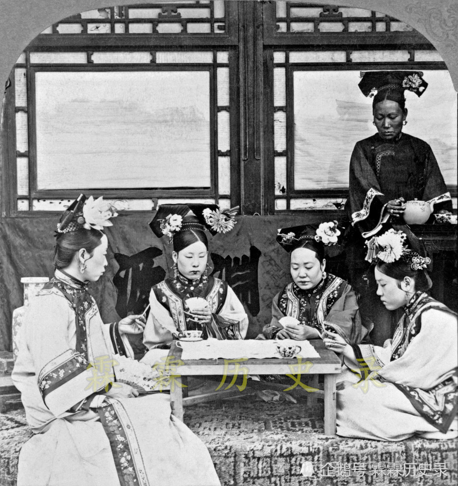 晚清时期的打牌女子古代娱乐项目之一叶子戏