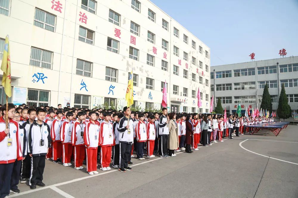 深化主題教育厚植校園安全忻州北方中學舉行升旗儀式