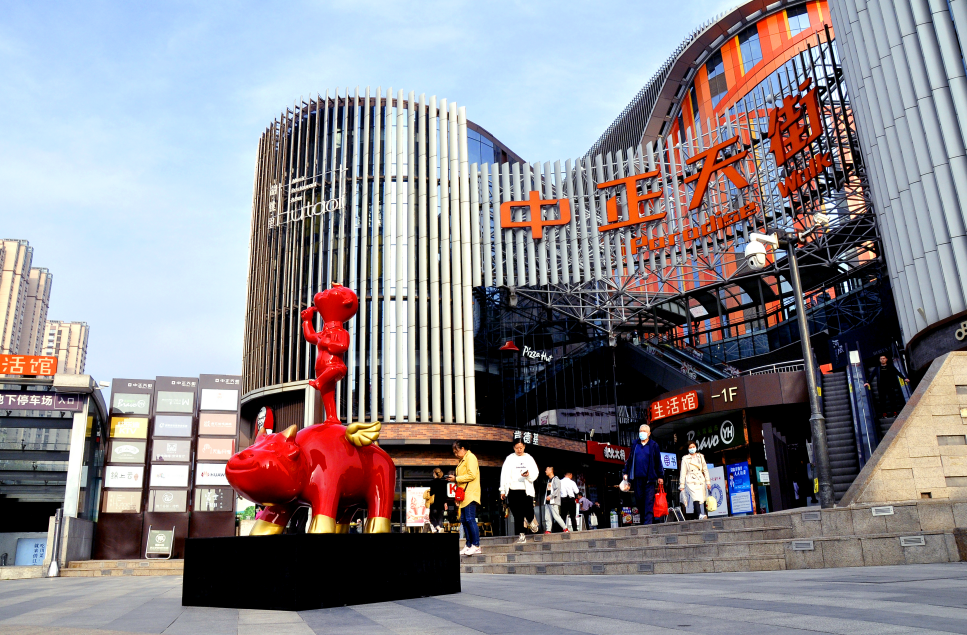 商业迎泽丨中正天街为市民带来公共艺术作品视觉盛宴_腾讯新闻