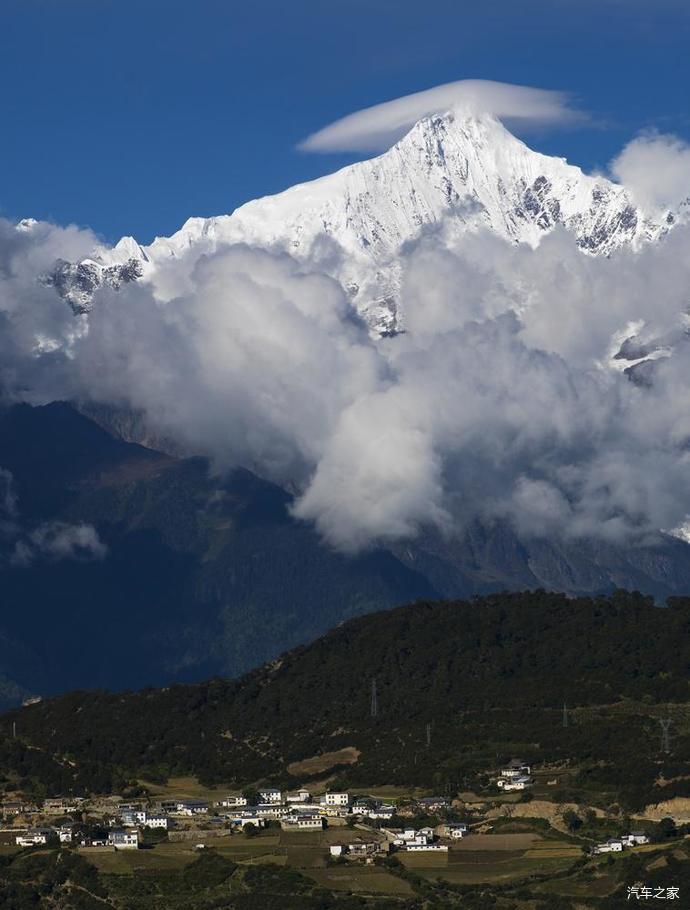 第十代索纳塔梅里雪山藏族圣山
