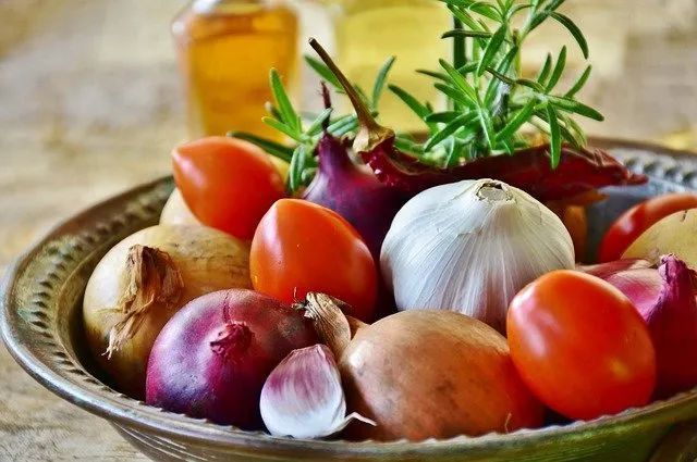 建议这两类食物放在干燥室温下或者通风处保存即可.