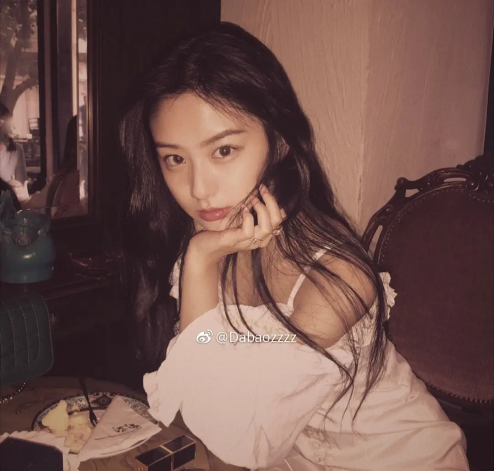 dabaozzzz,当时在网上po美照就能狂吸颜粉,是很多少女的微博头像来源