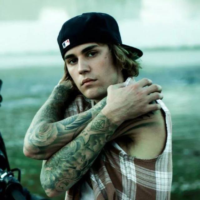 喜的是,他的最新录音室专辑《justice》中的《peaches》这首歌在4月27