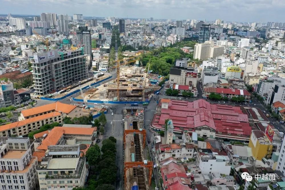 7年了胡志明市中心这个地方终于在南方解放日到来前望见了曙光