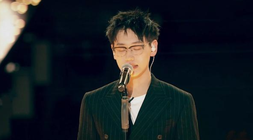 ak被diss上热搜出道位的争夺战终究还是演变成了说唱圈vs饭圈