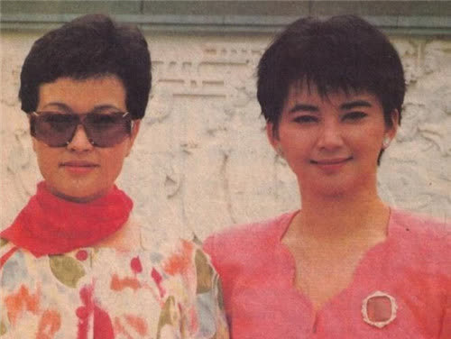 胡慧中的爱情悲剧42岁产女那年初恋身亡丈夫被逮捕半生坎坷