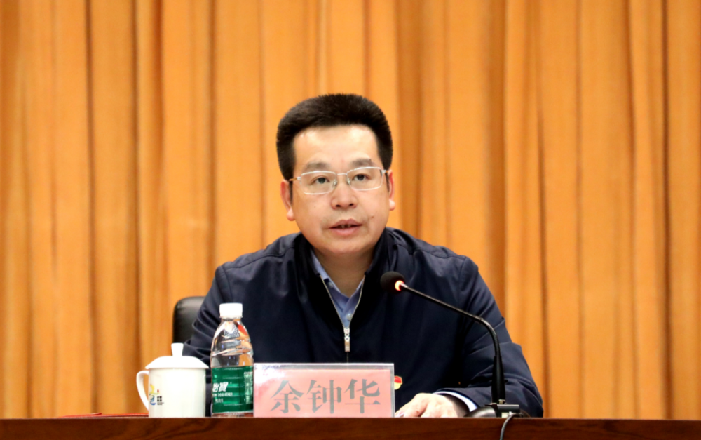 县委书记谈换届风气丨余钟华切实扛起主体责任营造良好换届风气