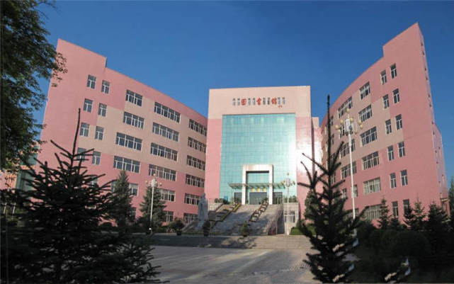 院,佳木斯工学院,佳木斯师范专科学校和原佳木斯大学四所学校合并组成