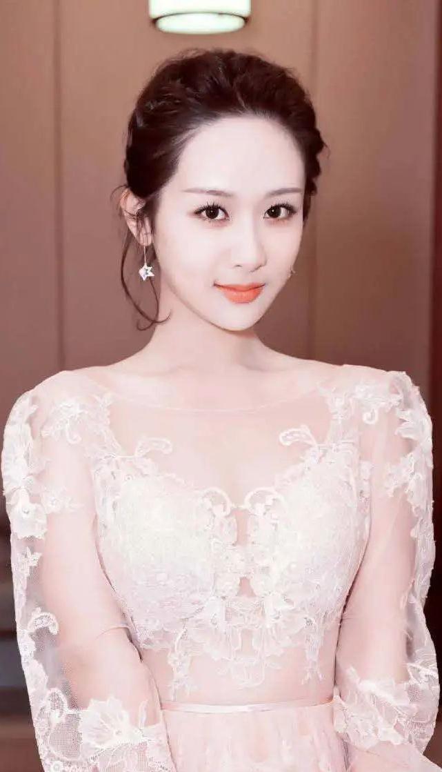 杨紫图集这气质没谁了