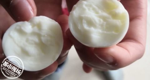 相信大部分人都见过双黄蛋,而这"无黄蛋"可能还是头回见.