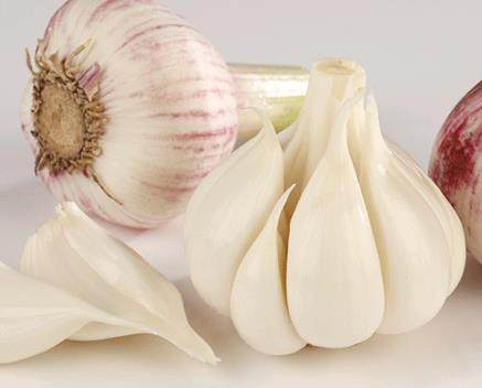 医生提醒感冒只需一粒大蒜这么吃能解决咳嗽与咽痒
