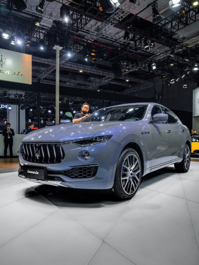 上海车展上颜色最特别的车之一混动玛莎拉蒂levantehybrid