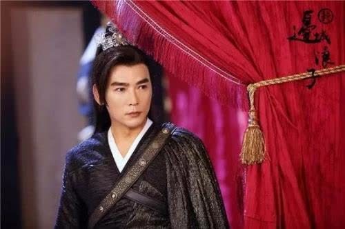 毕业之后,他就出演了首部电视剧《莫道无情》,正式开始演艺生涯.