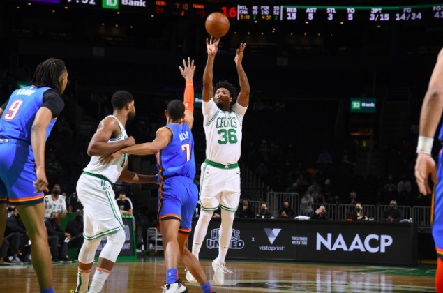 布朗 大冷门！NBA鱼腩终结14连败，全队开心庆祝，布朗39分很沮丧