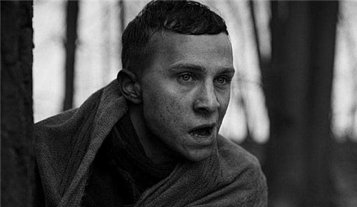 潜逃时捡到一件军服,穿上后变凶残魔鬼,8天杀害120人|威利·赫罗德