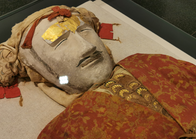 沙漠发现千年"干尸",尸骨被列为一级文物,所穿衣服禁止出境