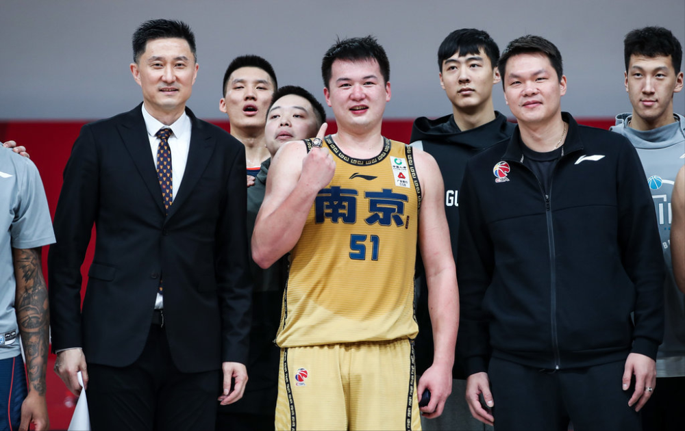 万圣伟说打野球更赚钱为何大学生球员还想进cba有3点原因