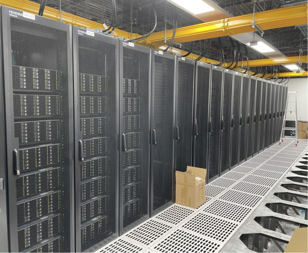 矿场火热建设中超态科技大规模上架chia矿机