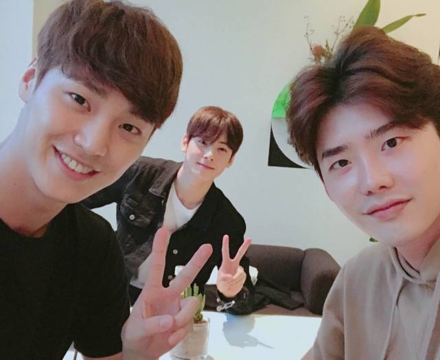 李钟硕车银优两代男神正面battle这部电影值得期待