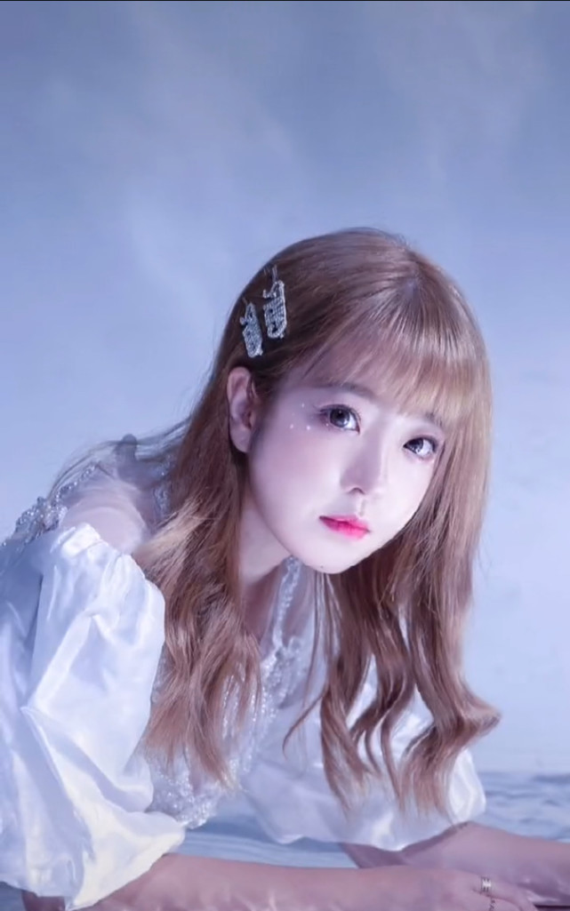 从小就是美人胚子郝一点晒童年旧照这颜值不需要整容吧
