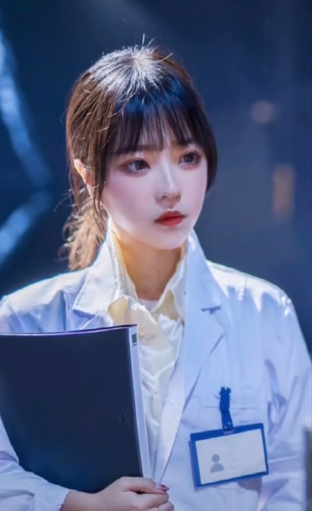 从小就是美人胚子郝一点晒童年旧照这颜值不需要整容吧