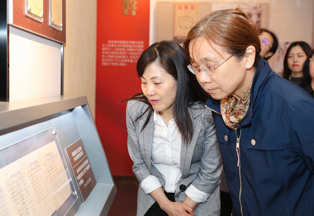 南京中大医院走进南京市档案馆开启初心之旅