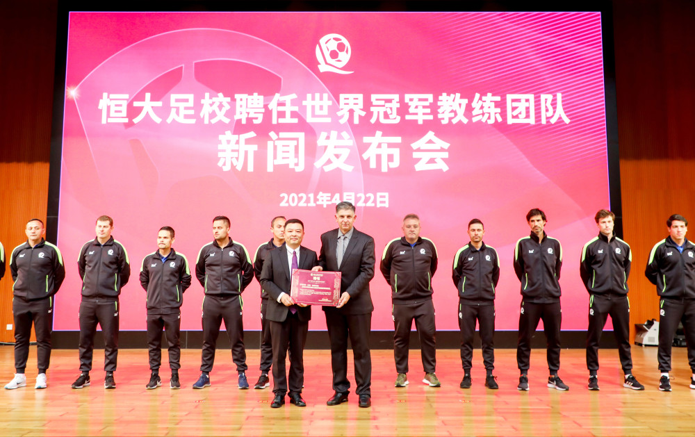 中超 名师PK！师兄踢中超入读全免费，世界冠军教练喊你来恒大足校