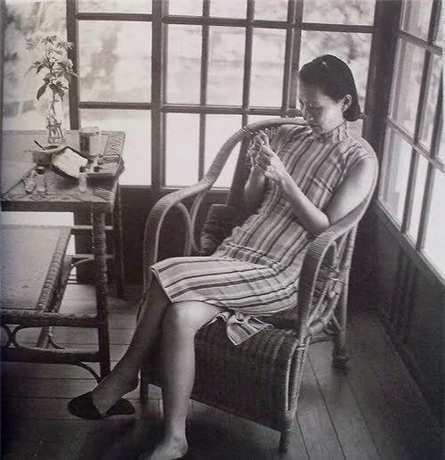 1990年3月20日,于凤至在美国家中突发心脏病离世,享年93岁,按照她生前