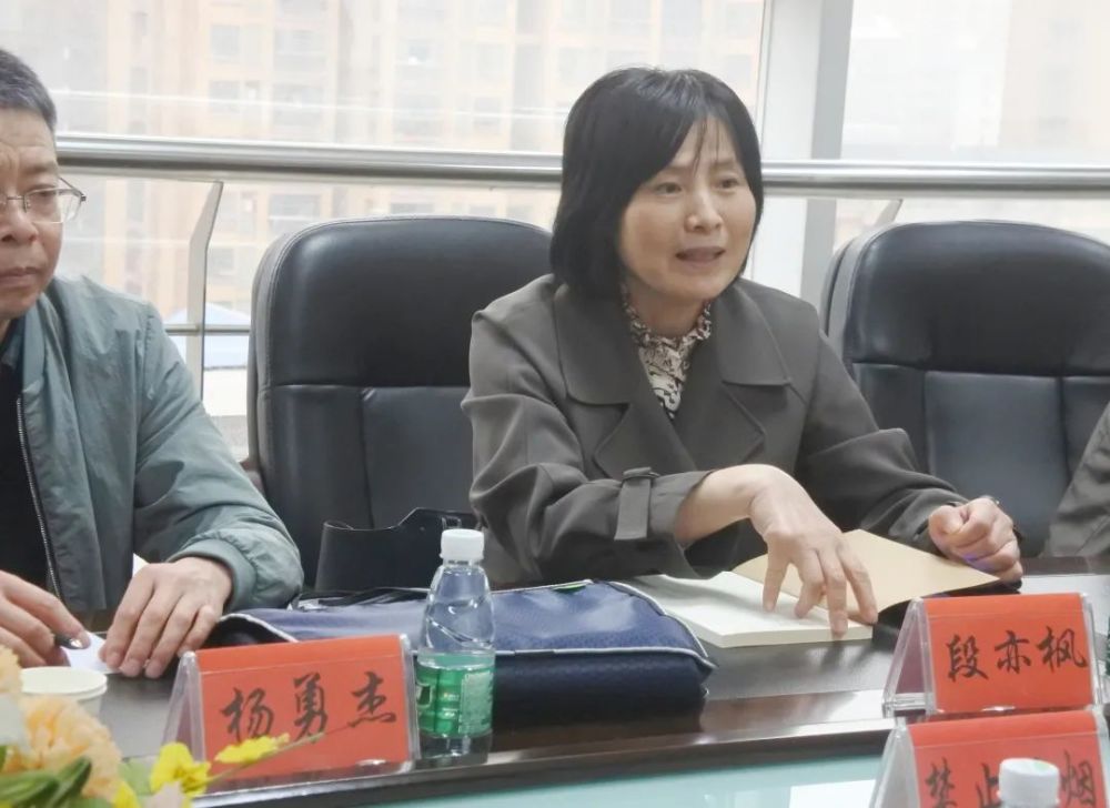 座谈会上,区委常委,政法委书记,区政法队伍教育整顿领导小组副组长孔