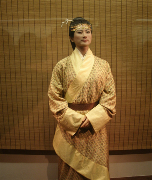 她头发被日本多次讨要,从半根到一丝,中国发现异常:半根都不给|吴芮