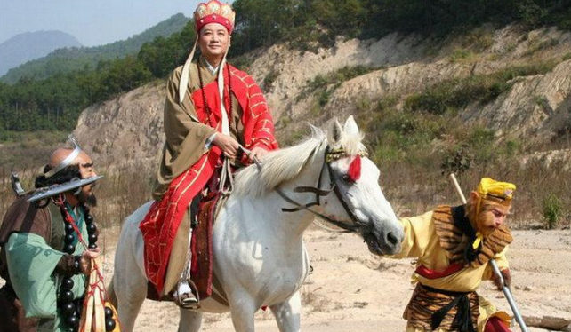 白龙马跟着唐僧任劳任怨为何被如来明奖暗罚只能盘柱子上