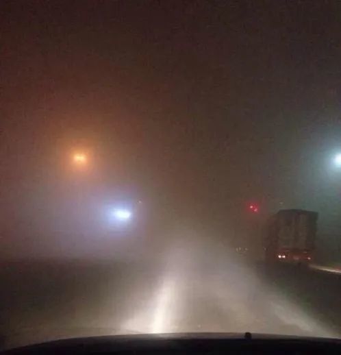 晚上大雾天气图片图片