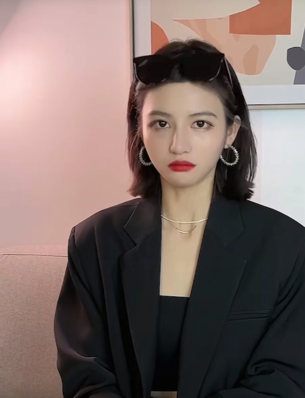 才被郝一点带火不久万小七就被曝光参演网剧一步到位进娱乐圈