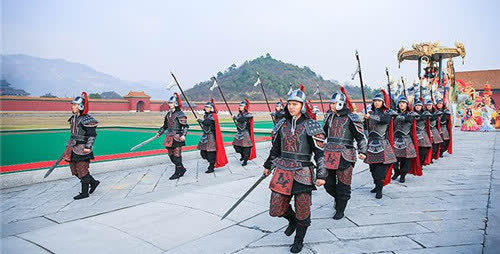 皇帝贴身侍卫功夫极高,为何不敢刺杀皇帝?网友:皇帝也留了一手