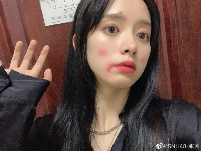 翻版鞠婧祎不止邓歆玥,她更似鞠婧祎2.0,看到照片:像亲姐妹_腾讯新闻