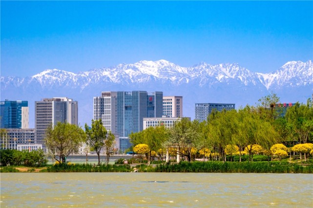 宁夏银川贺兰晴雪