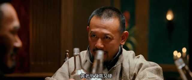 在《让子弹飞》中,有一场姜文,葛优和周润发三人喝酒的戏,演技和思想