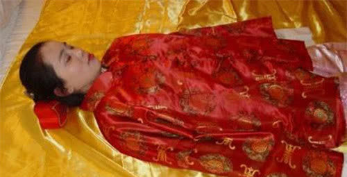 人离世后,为什么一定要穿寿衣?