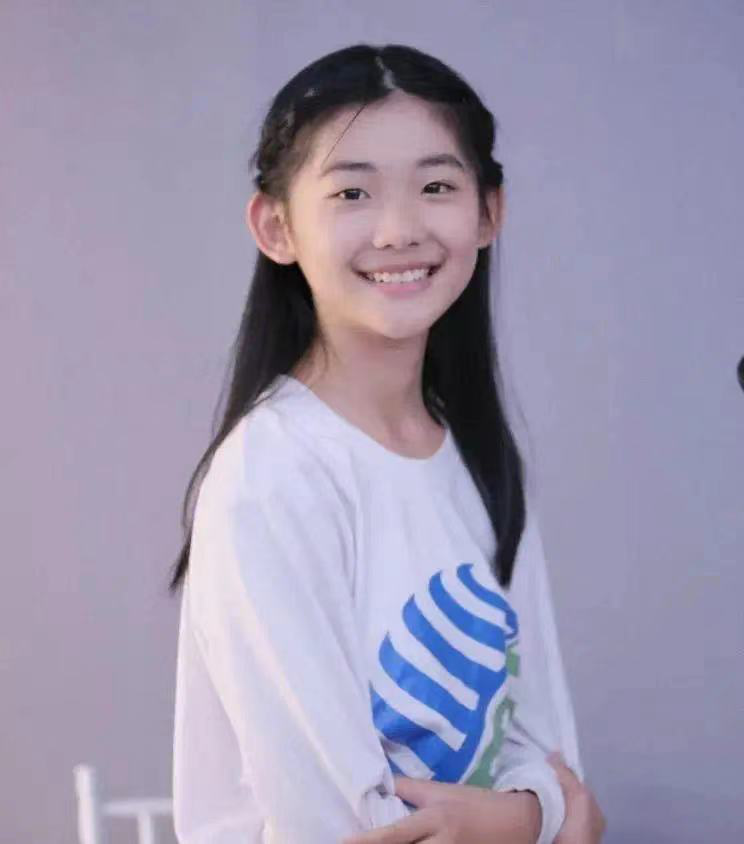 "灯把黑夜,烫了一个洞"00后诗人姜二嫚来青签售