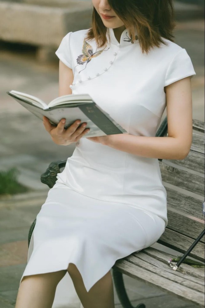 傅首尔的气质越来越好了微胖身材穿旗袍高级优雅有女人味