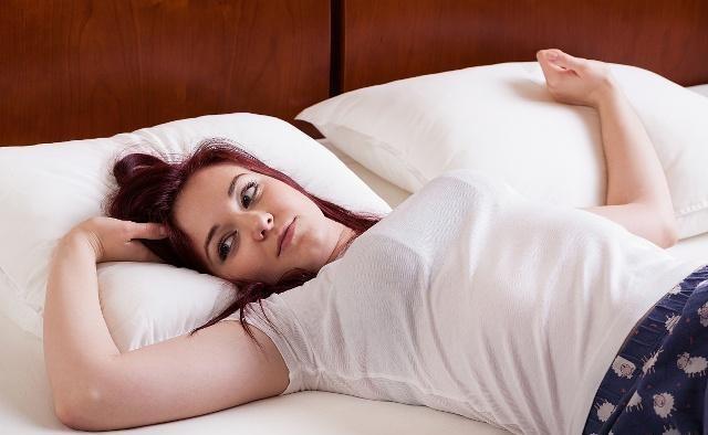 女人睡觉时如果坚持两腿分叉别不好意思这3种变化悄悄到来