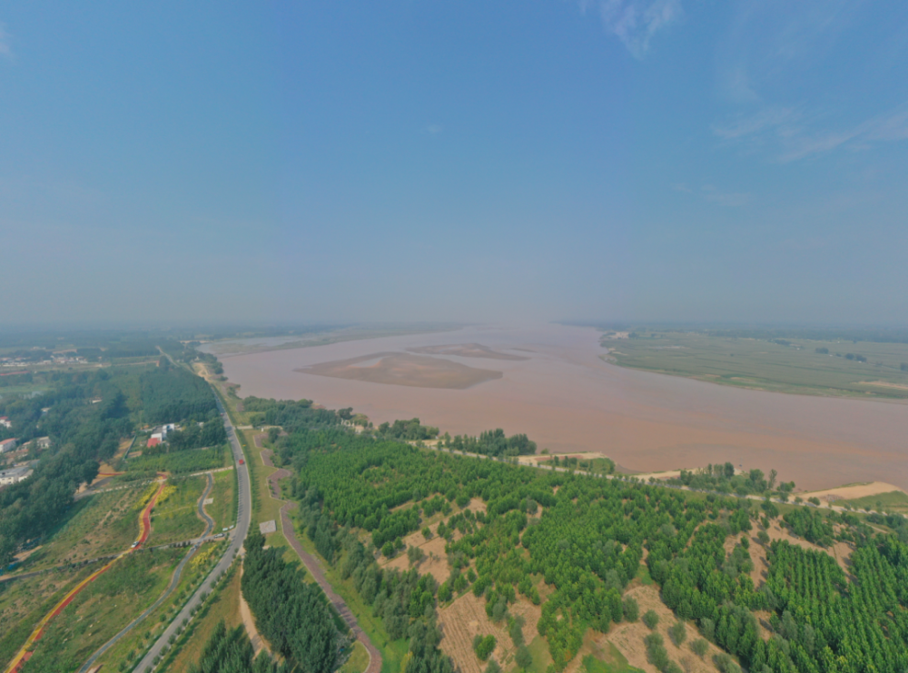 已然成为古城感受黄河文化魅力的开封黄河黑岗口观景台 ,母亲河畔景色