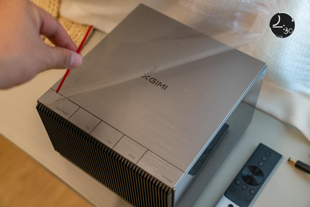 会自己找幕布的4k高清投影极米rspro2评测