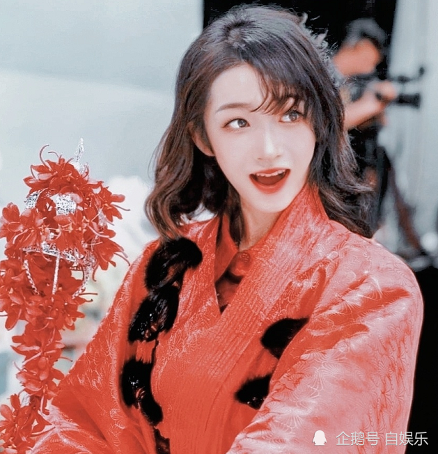 into1"性转照"火了,刘宇古典美,我却被周柯宇惊艳到
