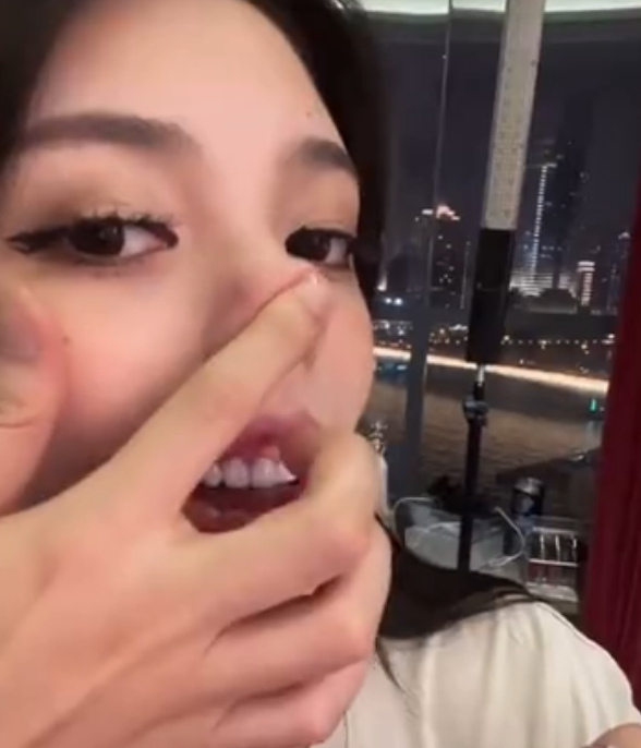 晒兜儿运动时期照片,意外暴露整容前颜值_腾讯新闻