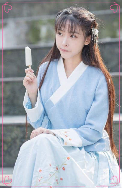 剪刀手女孩消失10年变成了网红想要娶她的网友都不敢认吧